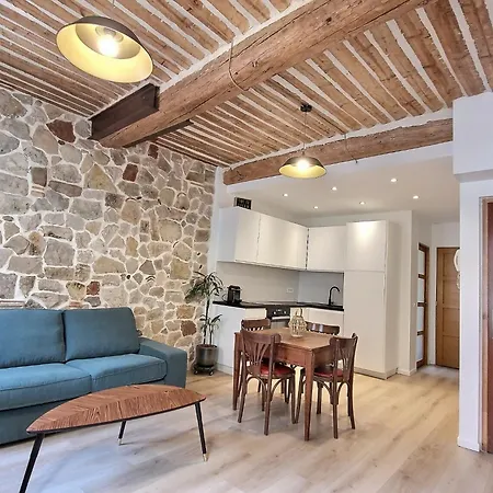 Charming Ii Apartment *